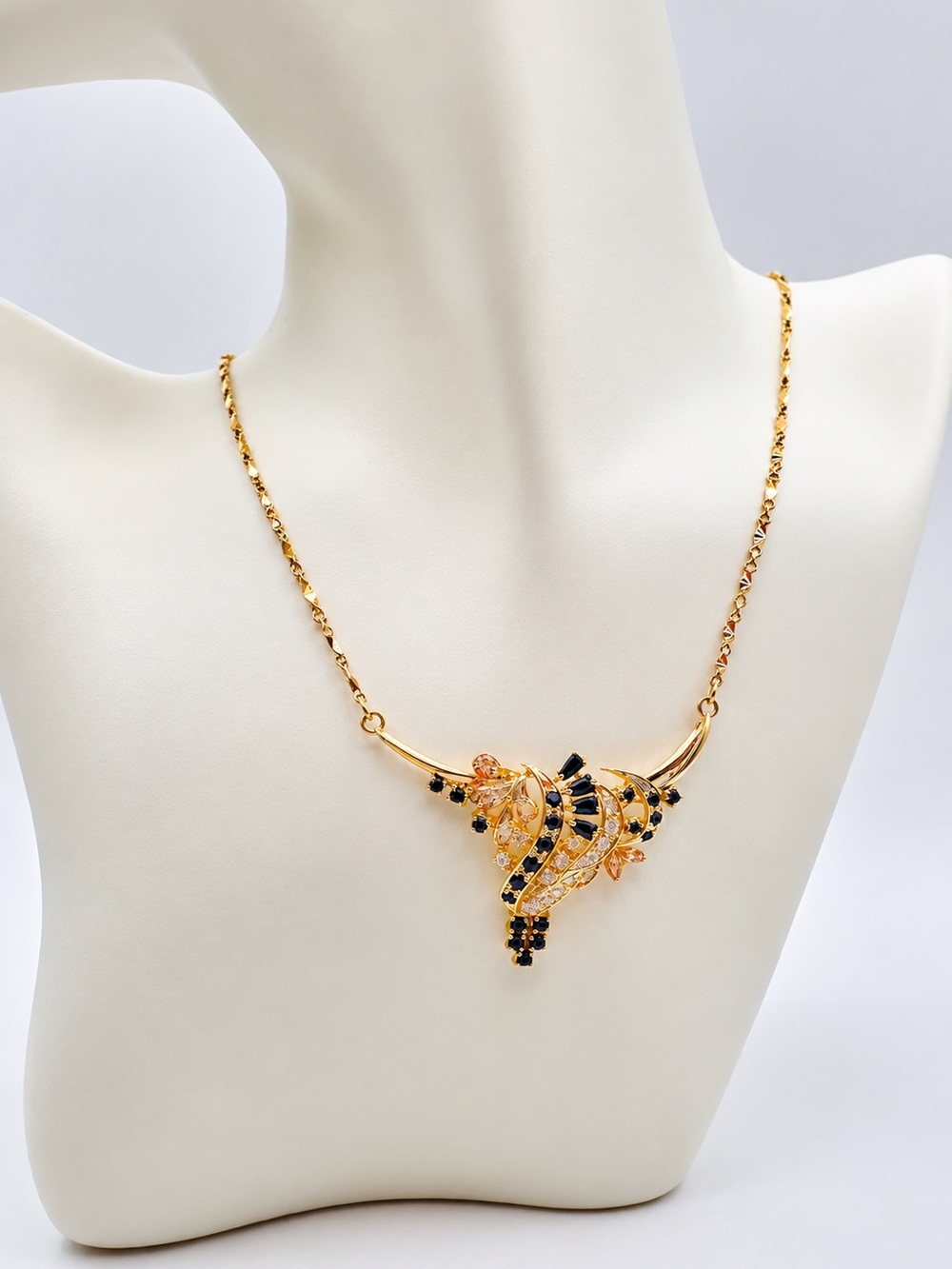 Vintage 18K Yellow Gold Dark Blue & Clear Stone Necklace 8.25g